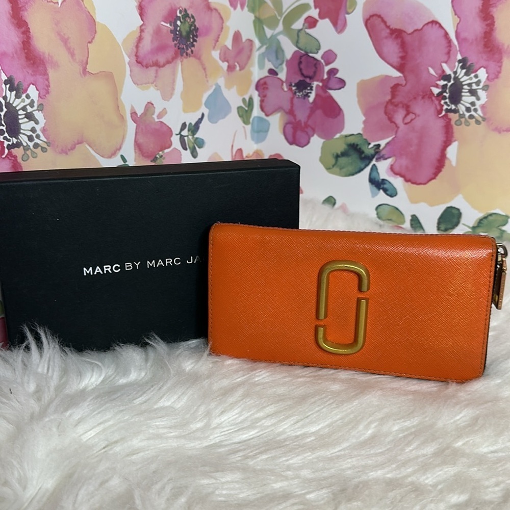 💯Authentic Marc by Marc Jacobs Orange Zip Wallet🍀 - Picture 4 of 15